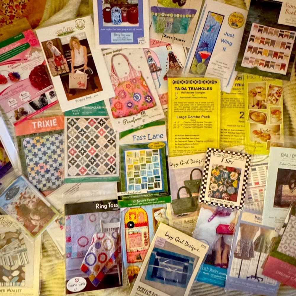 28 Assorted patterns and kits. Quilt pattern, craft pattern, bag pattern
